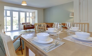 Dining - Stylish luxury on edge of Cambridge | Free Parking | Pass the Keys (Cottenham)