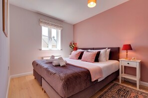 2 dormitorios, tabla de planchar con plancha, wifi gratis y ropa de cama