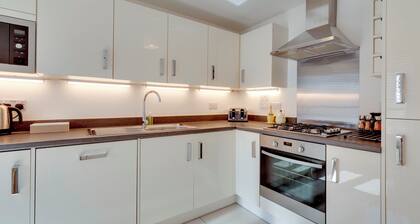 Stylish luxury on edge of Cambridge | Free Parking | Pass the Keys