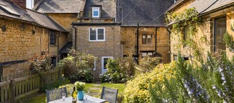 Pass the Keys | Cosy Cottage | 17th century | Garden | Parking