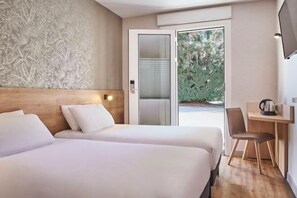 Cribs/infant beds - Kyriad Sens (Sens)