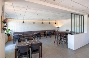 Restaurant - Kyriad Sens (Sens)