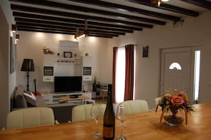 House (Holiday Home Luca) | Living room | 32-inch flat-screen TV with cable channels