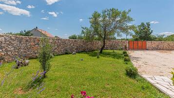 House (Holiday Home Luca) | Exterior