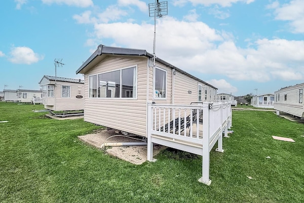 Escape the everyday with one of our refreshing short stays at Dovercourt Holiday Park with 2cHolidays