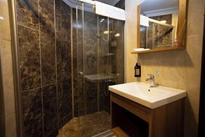 Cribs/infant beds - Hotel Tashkonak Istanbul (Istanbul)