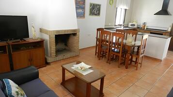 Apartment, Garden View | Private kitchen | Fridge, microwave, cookware/dishes/utensils