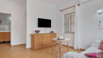 Iron/ironing board, free WiFi