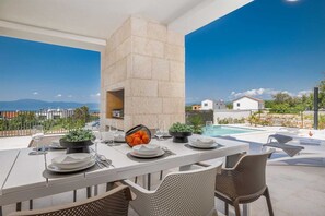 Outdoor dining - Villa AMARIS with private heated pool (Malinska)