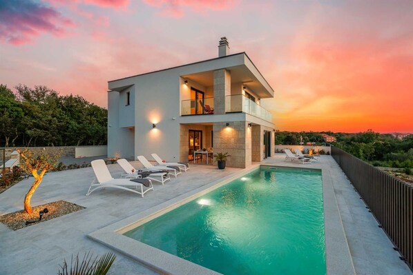 A heated pool - Villa AMARIS with private heated pool (Malinska)