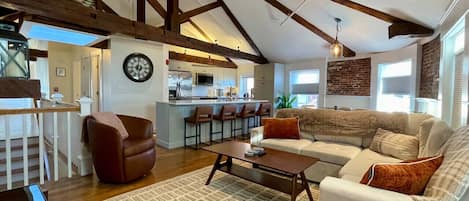 TV, fireplace