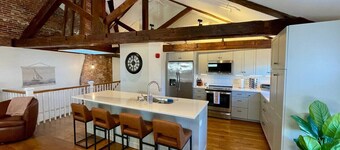 4 King Suites, Downtown, Outlets, Beach, Historic