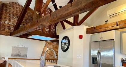 4 King Suites, Downtown, Outlets, Beach, Historic