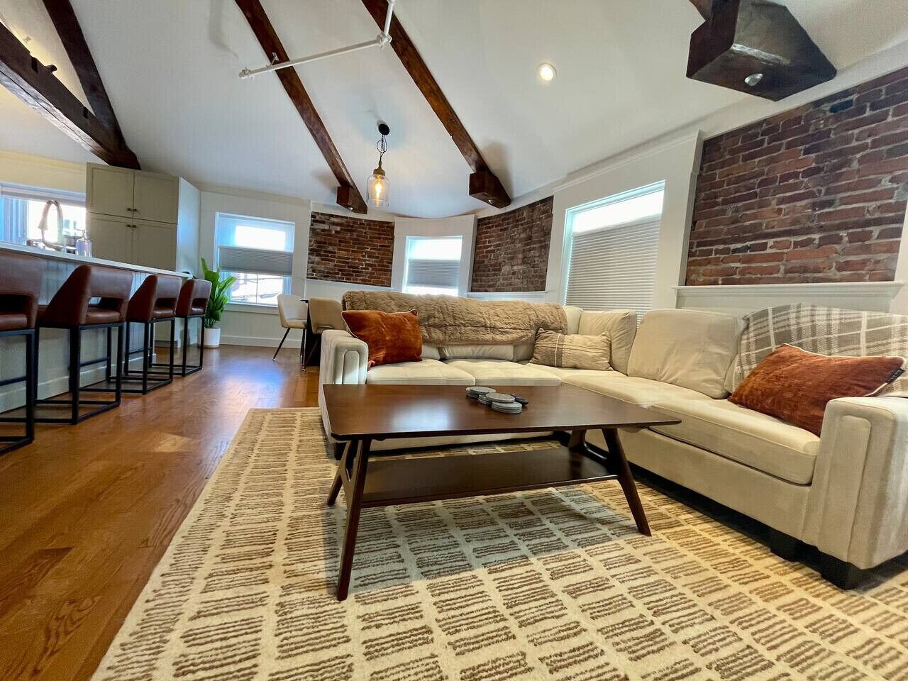 Televisión y chimenea 