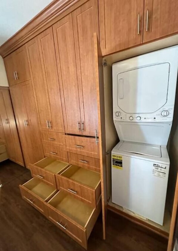 Interior - Sunny condo by the Bay! [unit B] (San Diego)