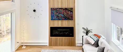 Televisión, chimenea y futbolito