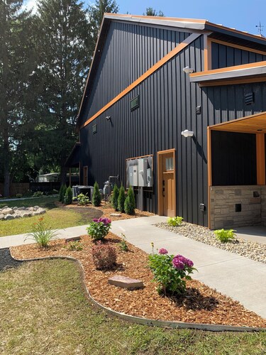 Charming and Cozy Retreat in Newaygo, MI -The Fisherman's Stay