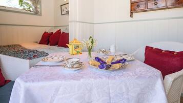 Cottage | 1 bedroom, individually decorated, individually furnished, free WiFi