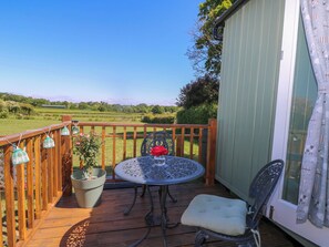 Outdoor dining - Songbirds (Tenterden)