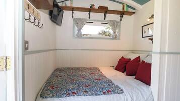 1 bedroom, individually decorated, individually furnished, free WiFi