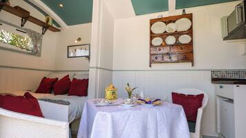Cottage | 1 bedroom, individually decorated, individually furnished, free WiFi