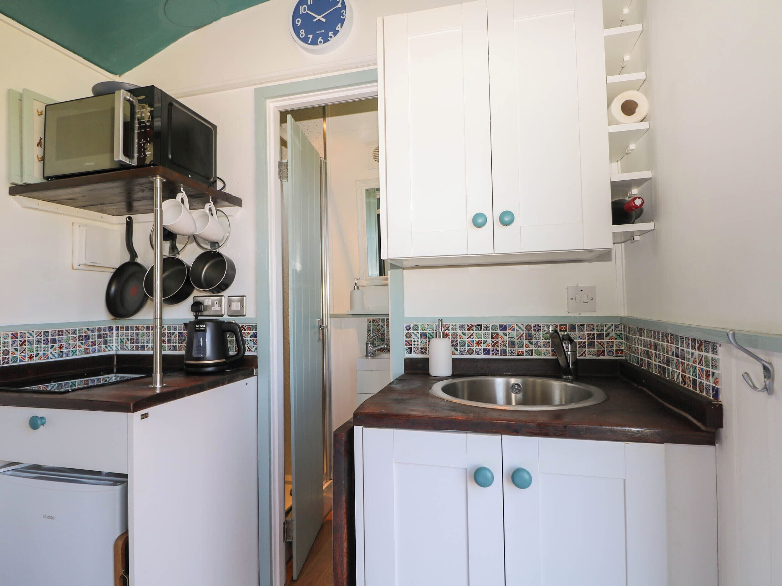 Cookware/dishes/utensils