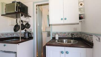 Cookware/dishes/utensils