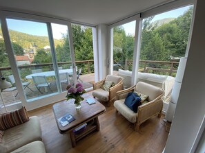 Smart-tv en een open haard