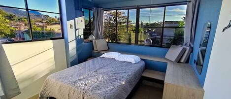 2 chambres, fer et planche à repasser, Wi-Fi, draps fournis