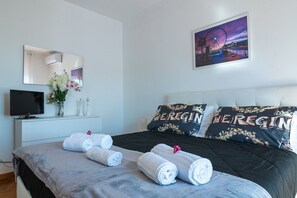 2 bedrooms, iron/ironing board, free WiFi, bed sheets