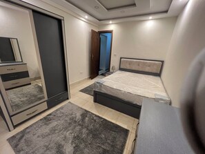 5 Schlafzimmer, Bügeleisen/Bügelbrett, WLAN