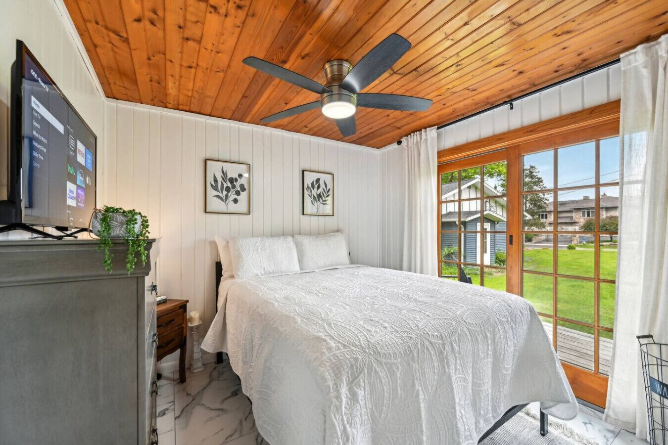 3 bedrooms, iron/ironing board, free WiFi, bed sheets