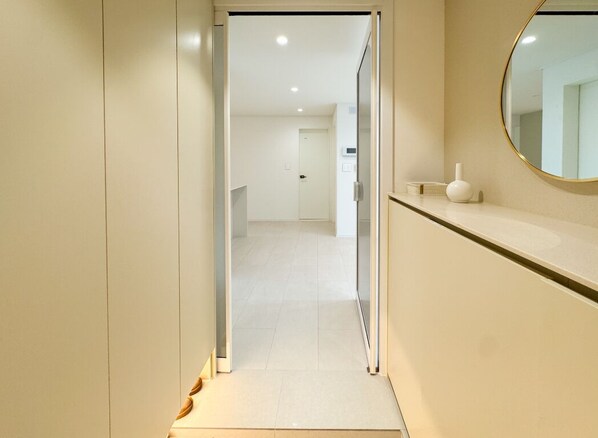 Interior - [Short-term rent]1316sqft Seongsu-Dong Luxury 2B2B APT with dress room, king bed (Seoul)