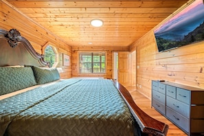 4 bedrooms, iron/ironing board, travel cot, free WiFi