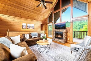 Smart TV y chimenea 