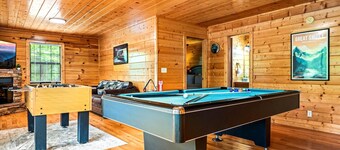 2 miles from Dollywood - Hot Tub - Resort Pool & Pet-friendly