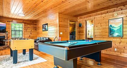 2 miles from Dollywood - Hot Tub - Resort Pool & Pet-friendly