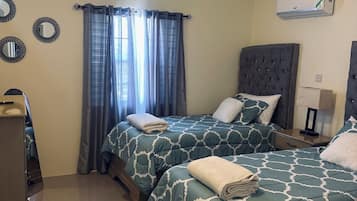 2 bedrooms, iron/ironing board, free WiFi, bed sheets