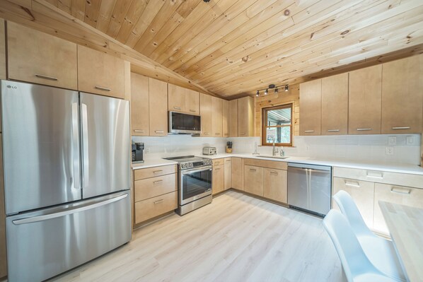 Microwave, oven, stovetop, dishwasher