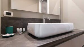 Doccia, asciugacapelli, bidet, asciugamani