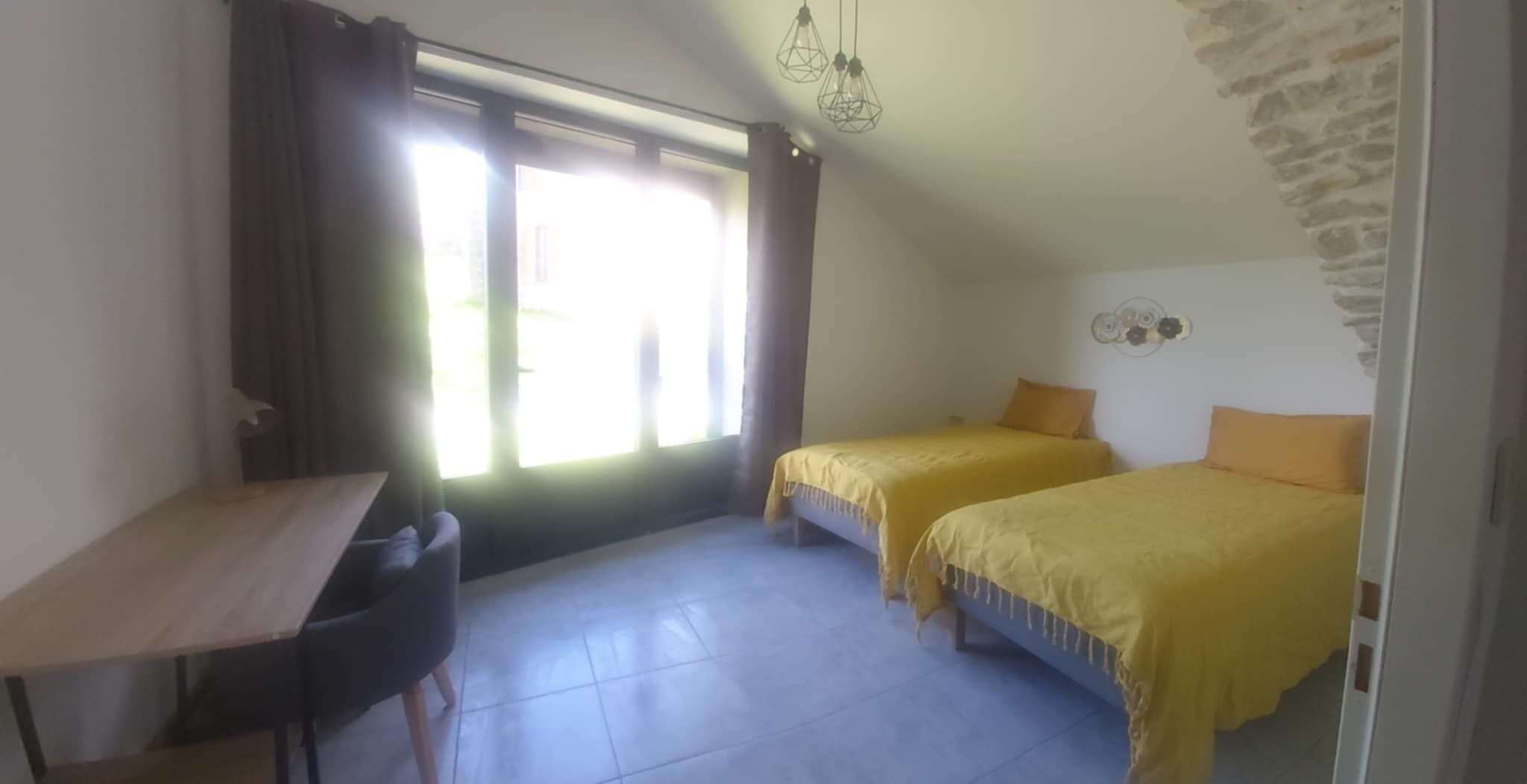 2 dormitoris, escriptori, planxa i posts de planxar i wifi gratuïta 