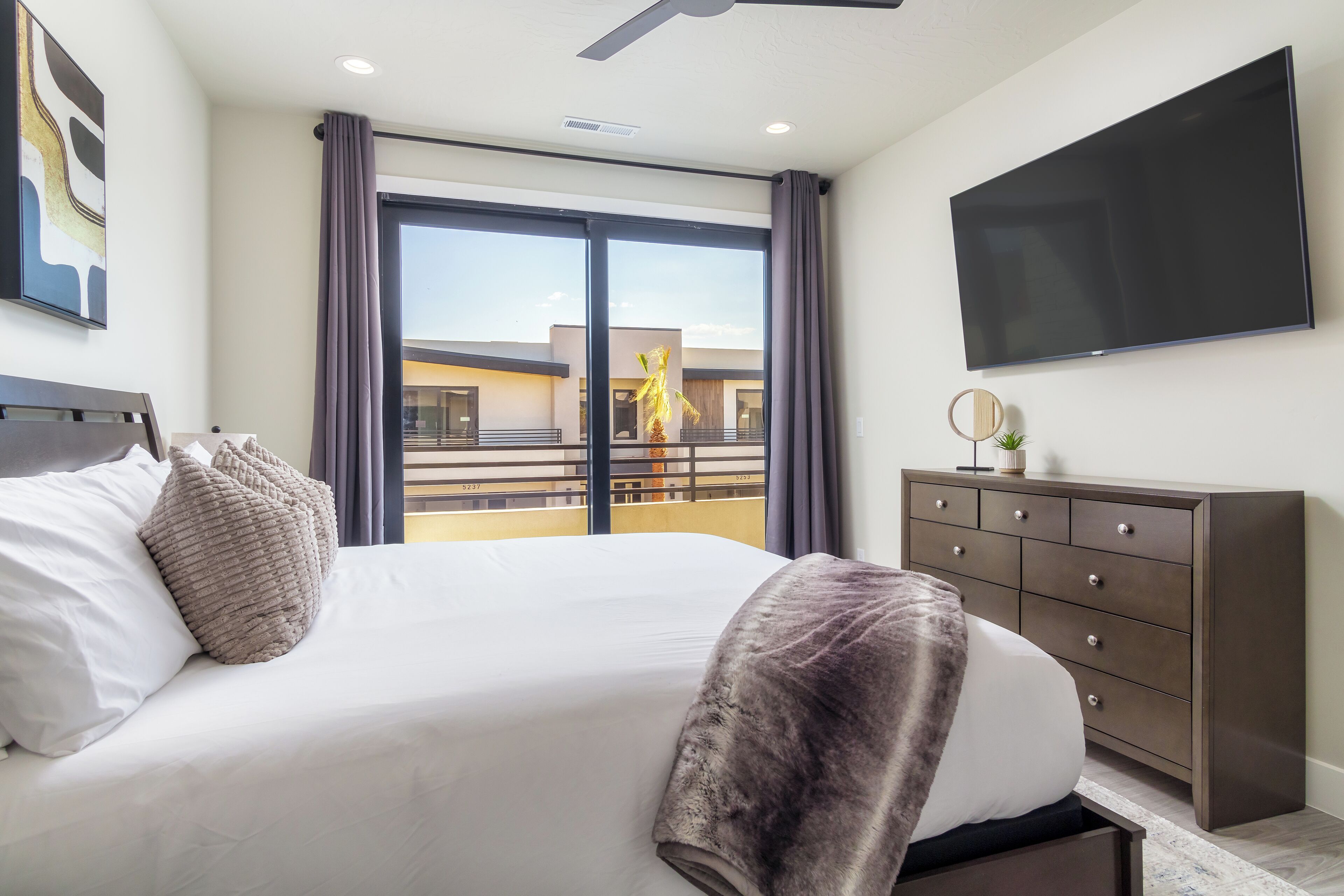 3 chambres, fer et planche à repasser, Wi-Fi gratuit, draps fournis