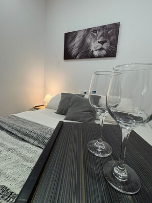 Economy Double Room | Free WiFi - Meridian Rooms  (Barcelona)