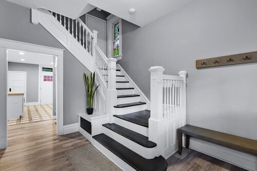 Spacious Modern 5BR Home Near Downtown St. Louis