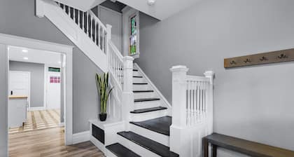 Spacious Modern 5BR Home Near Downtown St. Louis