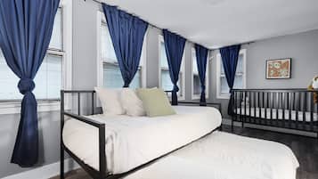 5 bedrooms, desk, iron/ironing board, travel crib
