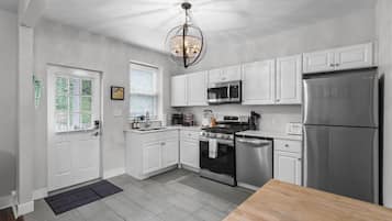 Frigorífic, microones, forn i placa de cuina