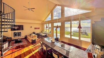 Älytelevisio, takka, työhuone