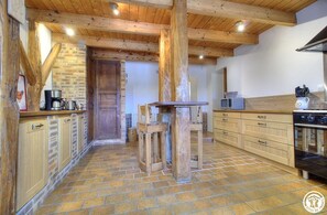 Micro-ondes, four, lave-vaisselle, cafetière/bouilloire