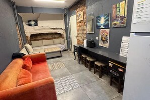 Living area - Archeo Cafe and Hostel (Istanbul)